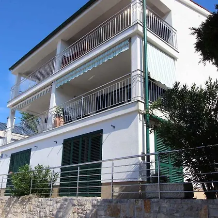 Apartment 15 *