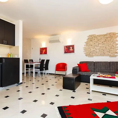 Apartment 15