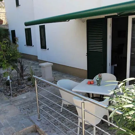 Apartment 15 *